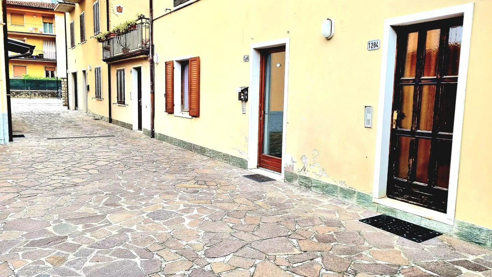 Apartament 1284 contacts